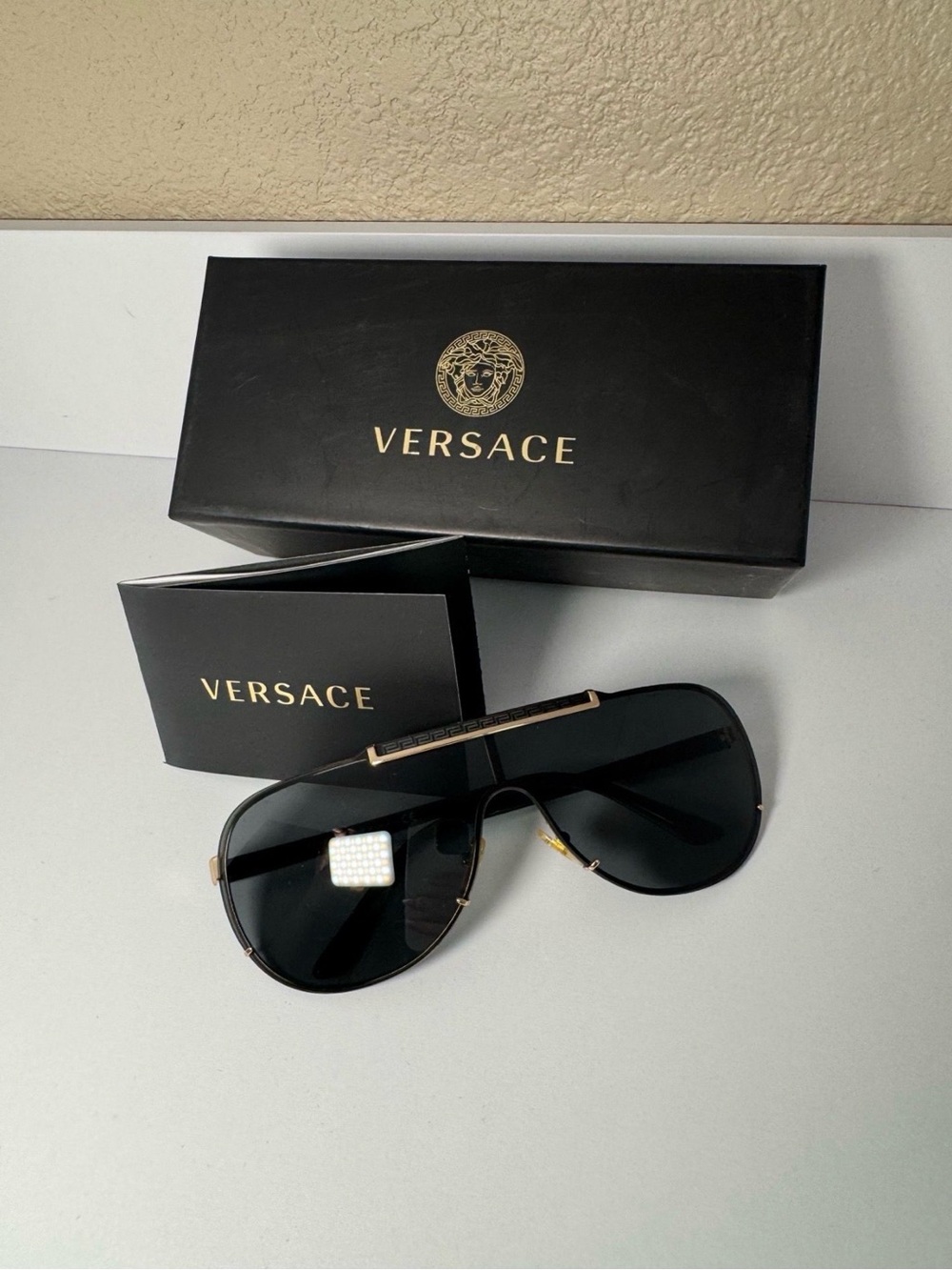 Authentic Versace VE2140 1002/87 Shield Aviator Sunglasses Gold Black w/ Box